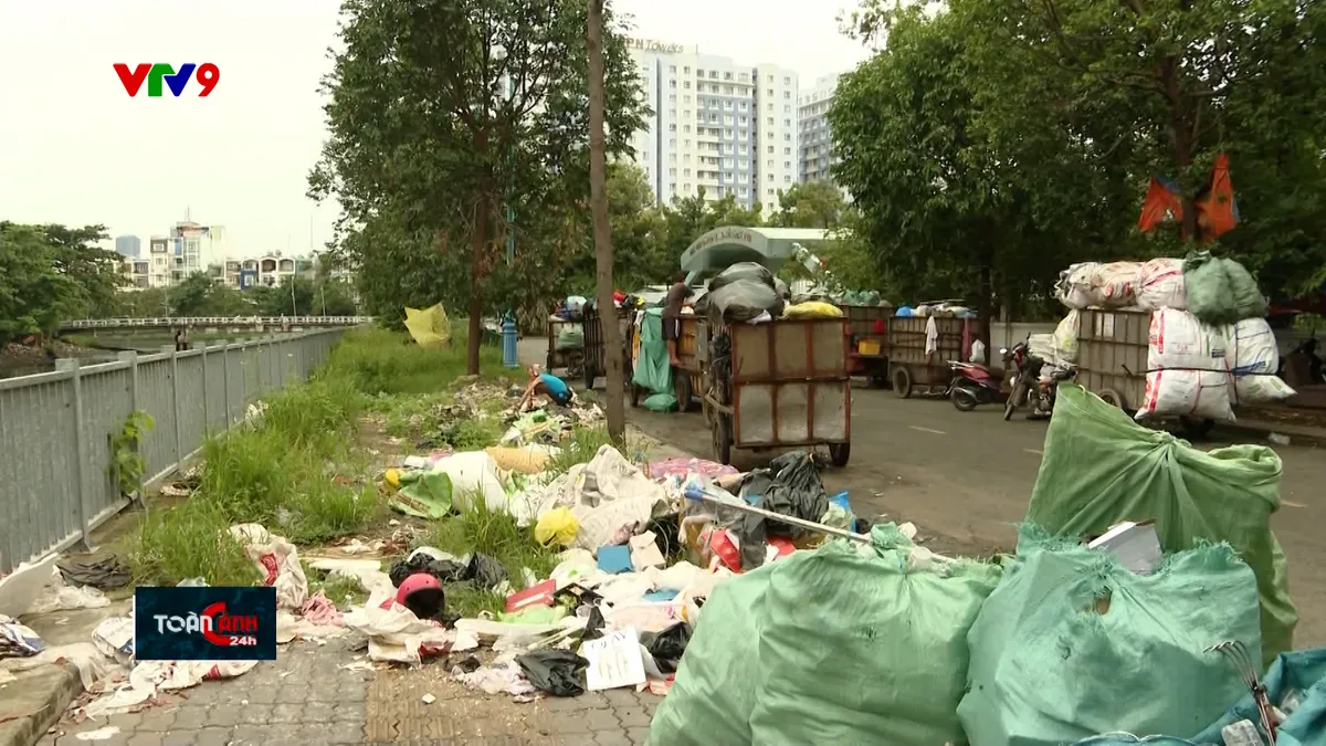 Cung đường rác thải giữa TP. Hồ Chí Minh