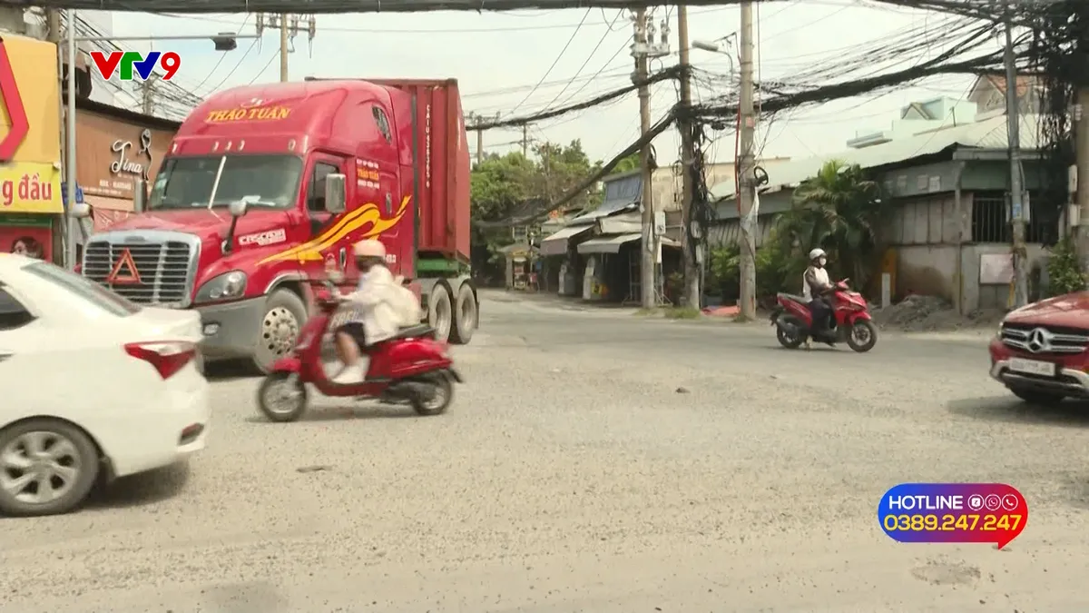 Alo V9 (11/10/2024): Đường trải đá dăm gây mất an toàn cho người tham gia giao thông