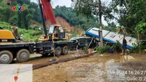 Khoảnh khắc xảy ra sạt lở đất nghiêm trọng tại Hà Giang