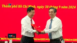 Thành phố Hồ Chí Minh trao quyết định cán bộ