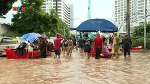 Lũ lụt tàn phá dữ dội thành phố du lịch Chiang Mai