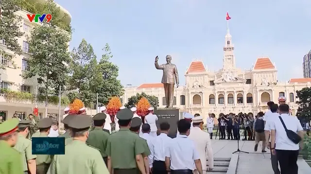 Tổng Bí thư, Chủ tịch nước Tô Lâm dâng hương tưởng niệm Chủ tịch Hồ Chí Minh