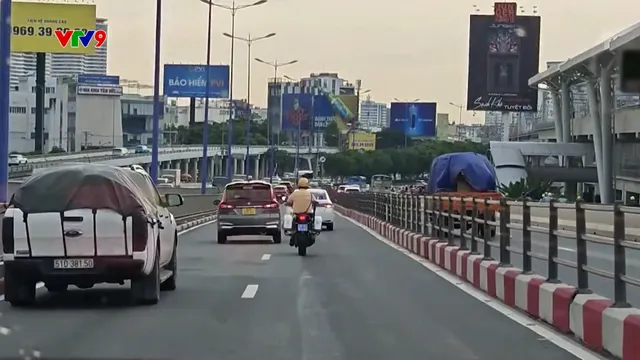 Cùng xem - Cùng nghĩ (Số 174): Người vi phạm giao thông chống đối người thi hành công vụ