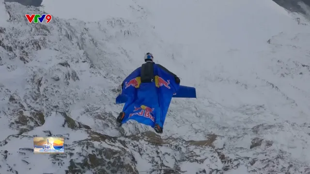 Lập kỷ lục cú nhảy wingsuit qua dãy Alps