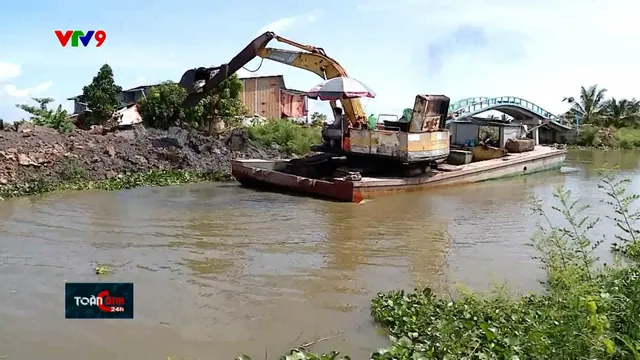 Long An: Gia cố đê bao bảo vệ sản xuất mùa lũ