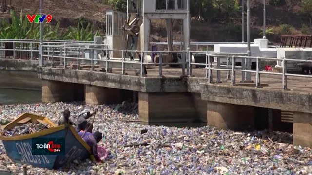 Rác thải nhựa gây mất điện trên toàn Congo