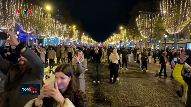 Paris thắp sáng đèn đón mùa lễ hội